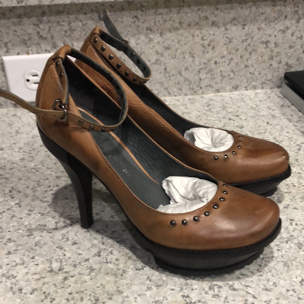 Lisa for Donald J Pliner Inola Studded Leather Ankle Strap Platform Sz 8.5